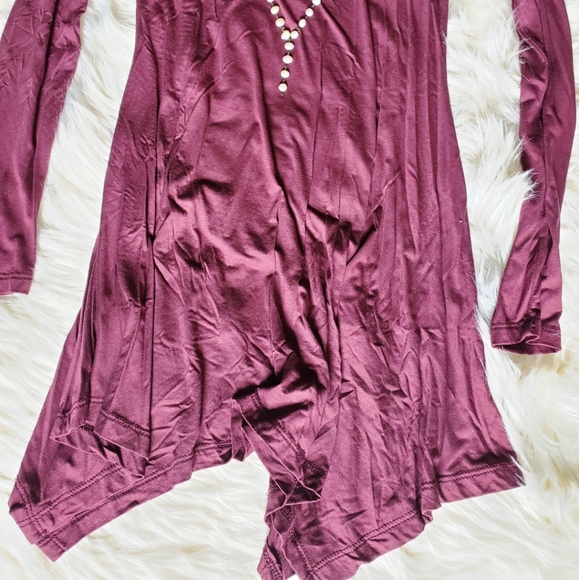 NWOT Cold Shoulder Top - Picture 5 of 6